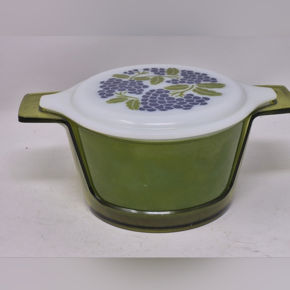 Vintage Pyrex Grape Pattern 1QT Lidded Casserole Dish With Carrier - Picture 2 of 8